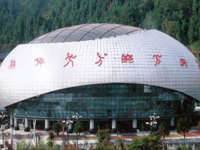 南开体育中心球形网架加工安装